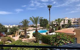 Kings Palace - Stylish 2 Bed Apartment With Sea Views